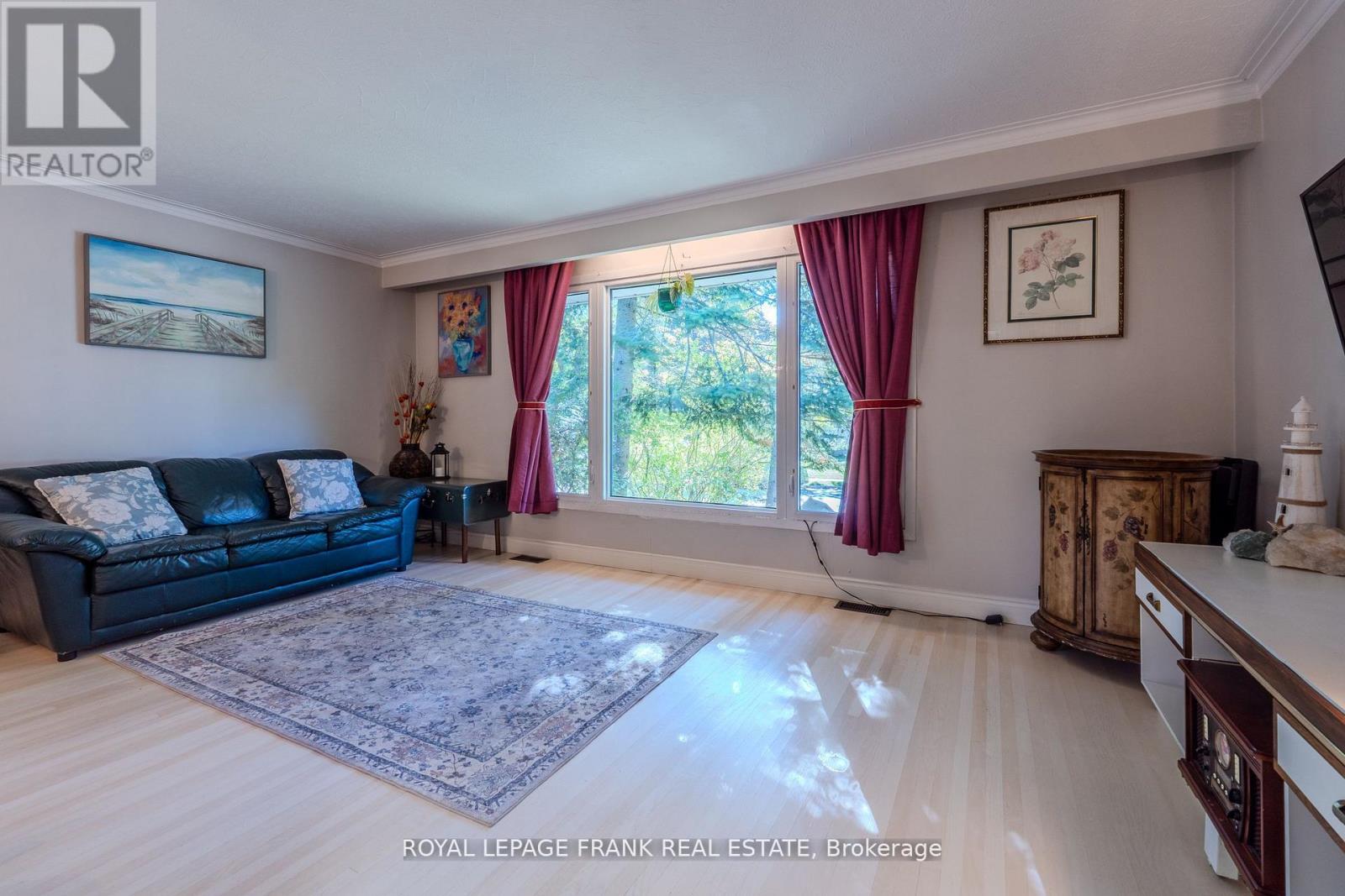 32 Melbourne Street E, Kawartha Lakes (Lindsay), Ontario  K9V 1X7 - Photo 12 - X12509228