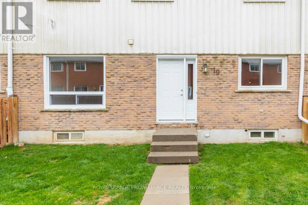 19 - 15 Tracey Park Drive, Belleville, Ontario K8P 4R4 - Photo 2 - X12509280