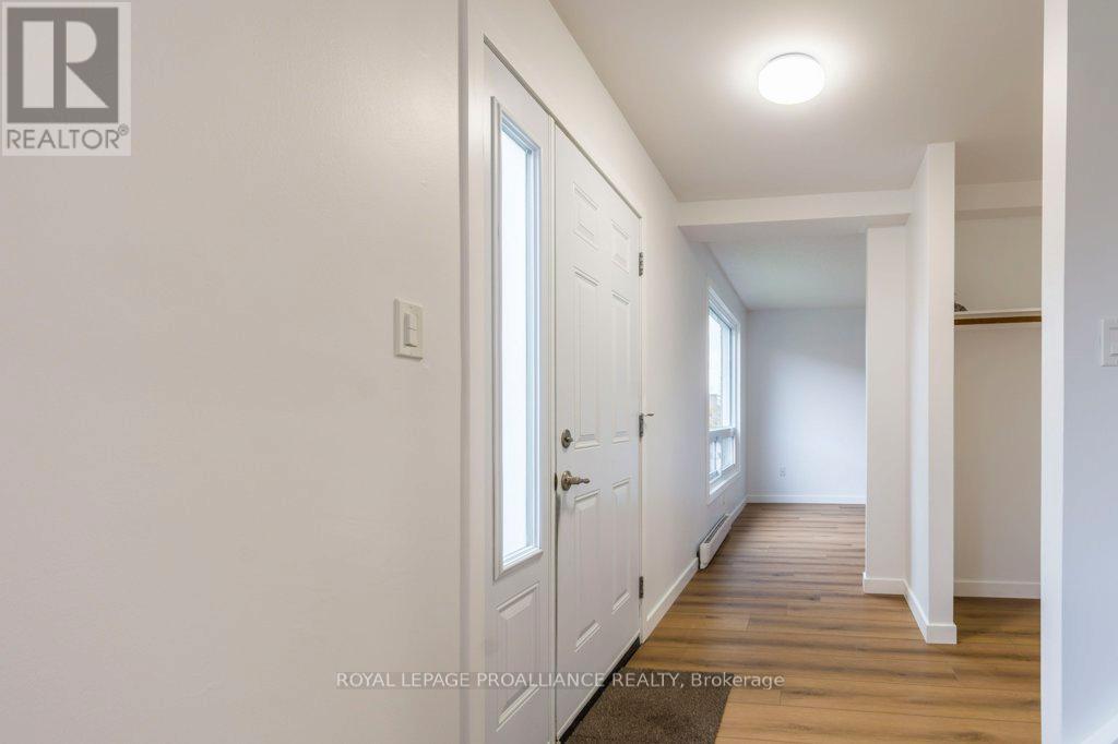 19 - 15 Tracey Park Drive, Belleville, Ontario K8P 4R4 - Photo 4 - X12509280