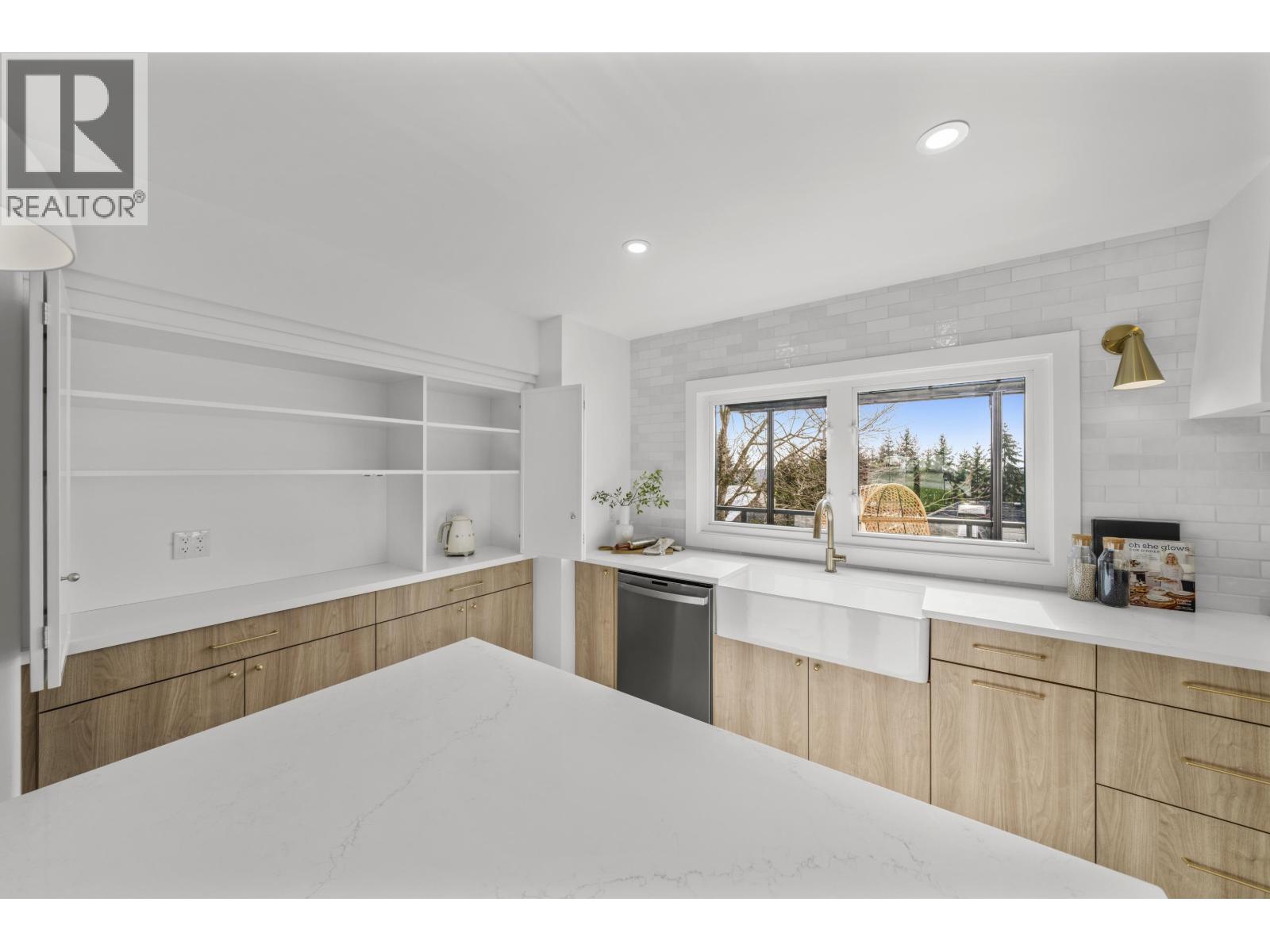 1 Cedarwood Court, Port Moody, British Columbia  V3H 4W2 - Photo 8 - R3064052