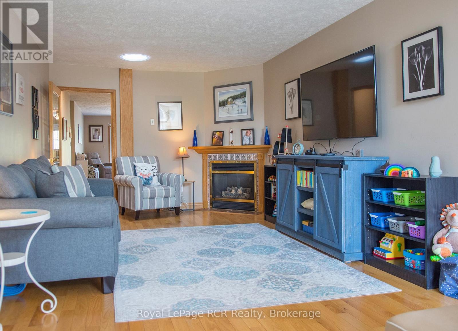 872 9th A East Avenue, Owen Sound, Ontario N4K 6Y6 - Photo 4 - X12332269