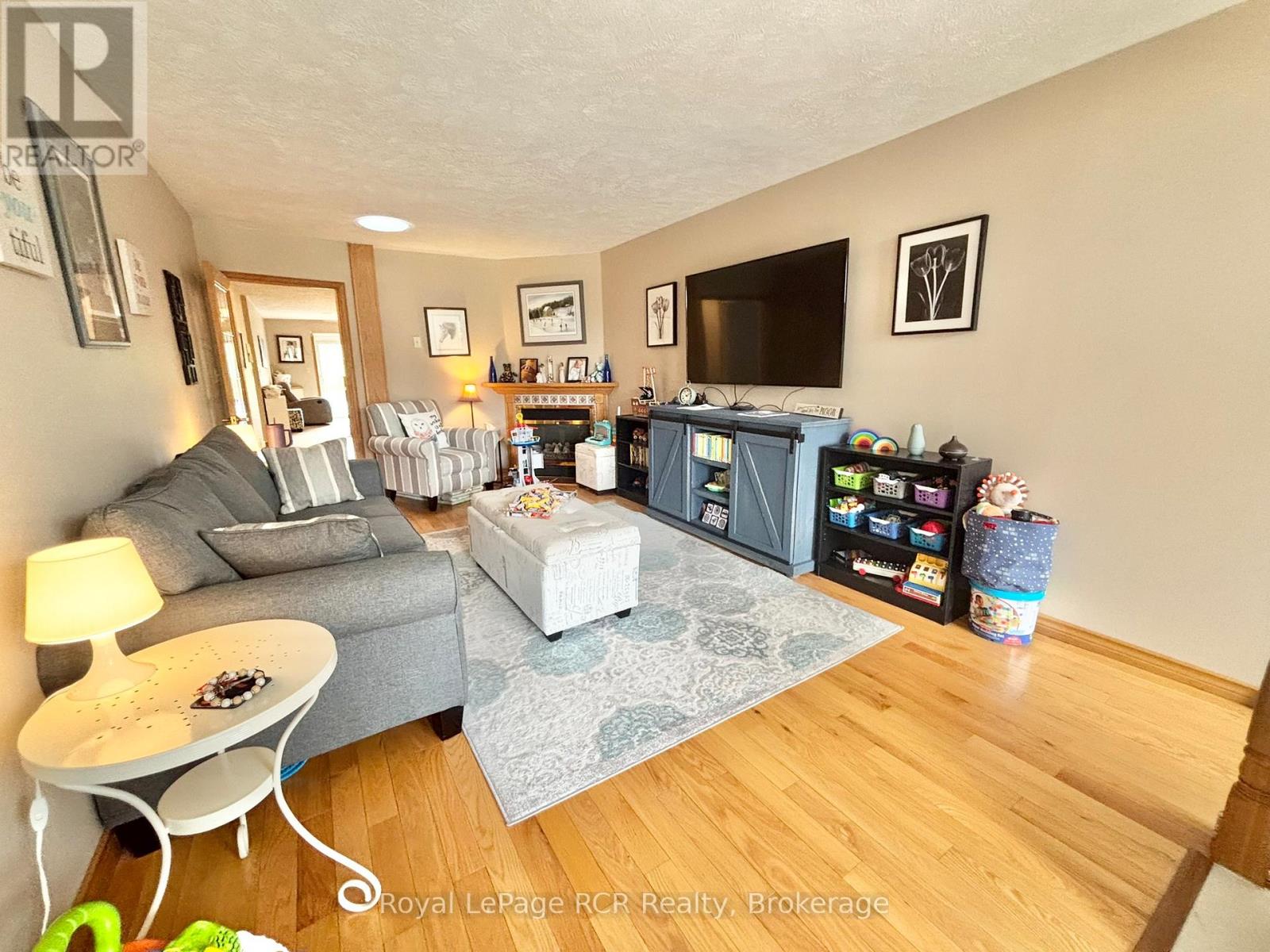 872 9th A East Avenue, Owen Sound, Ontario N4K 6Y6 - Photo 5 - X12332269