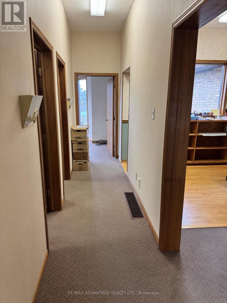 81 Charles Street W, Ingersoll, Ontario  N5C 2L7 - Photo 8 - X12476373