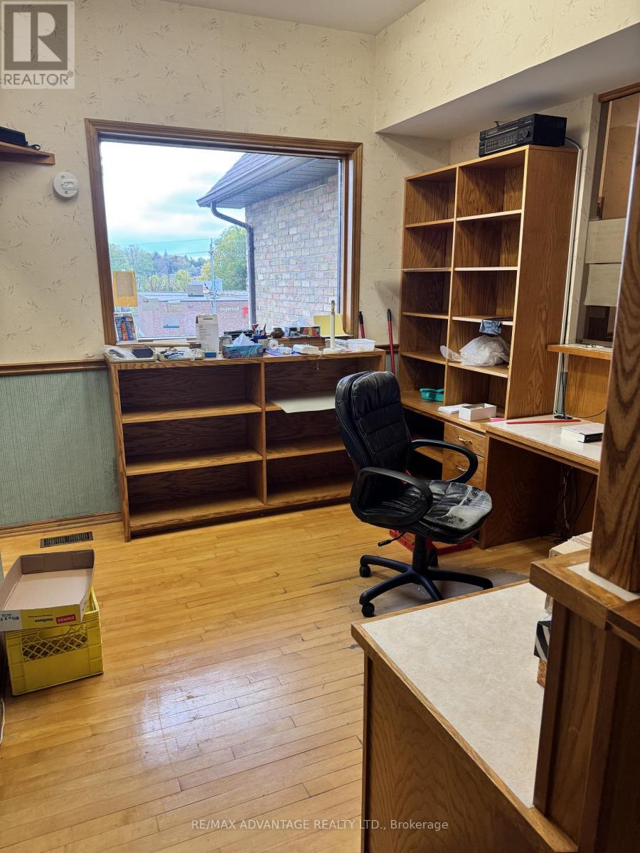 81 Charles Street W, Ingersoll, Ontario  N5C 2L7 - Photo 6 - X12476373