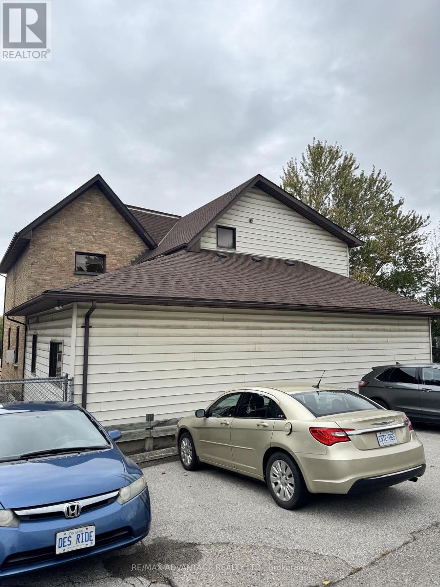 81 Charles Street W, Ingersoll, Ontario N5C 2L7 - Photo 4 - X12476571