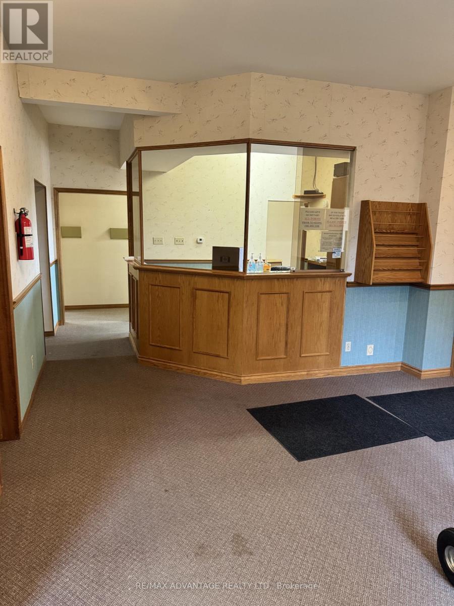 81 Charles Street W, Ingersoll, Ontario  N5C 2L7 - Photo 9 - X12476373