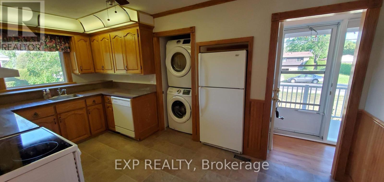 113 Ridgefield Crescent, Ottawa, Ontario  K2H 6T4 - Photo 6 - X12332293