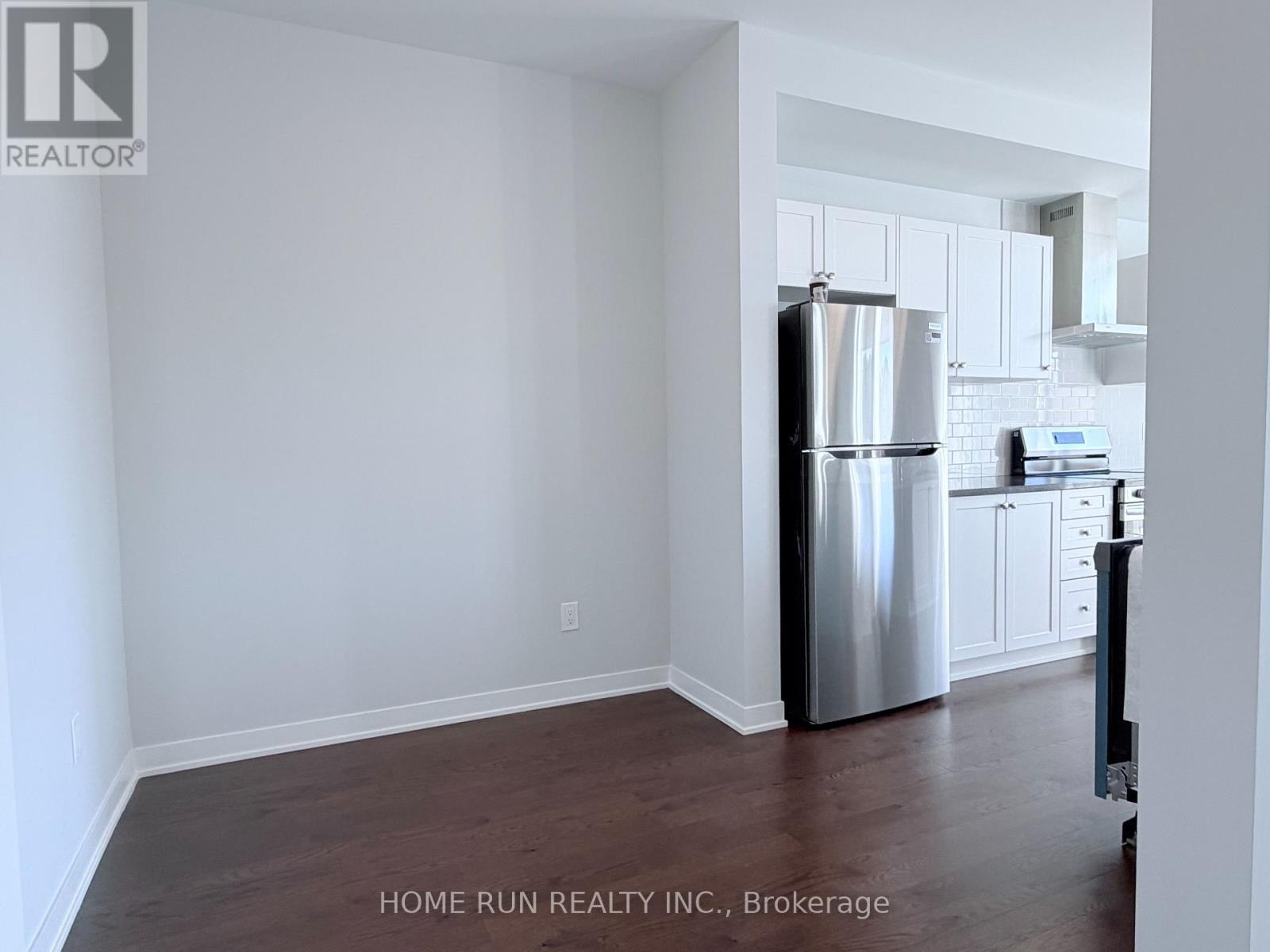 109 Tonic Crescent, Ottawa, Ontario K2K 0N1 - Photo 6 - X12496632