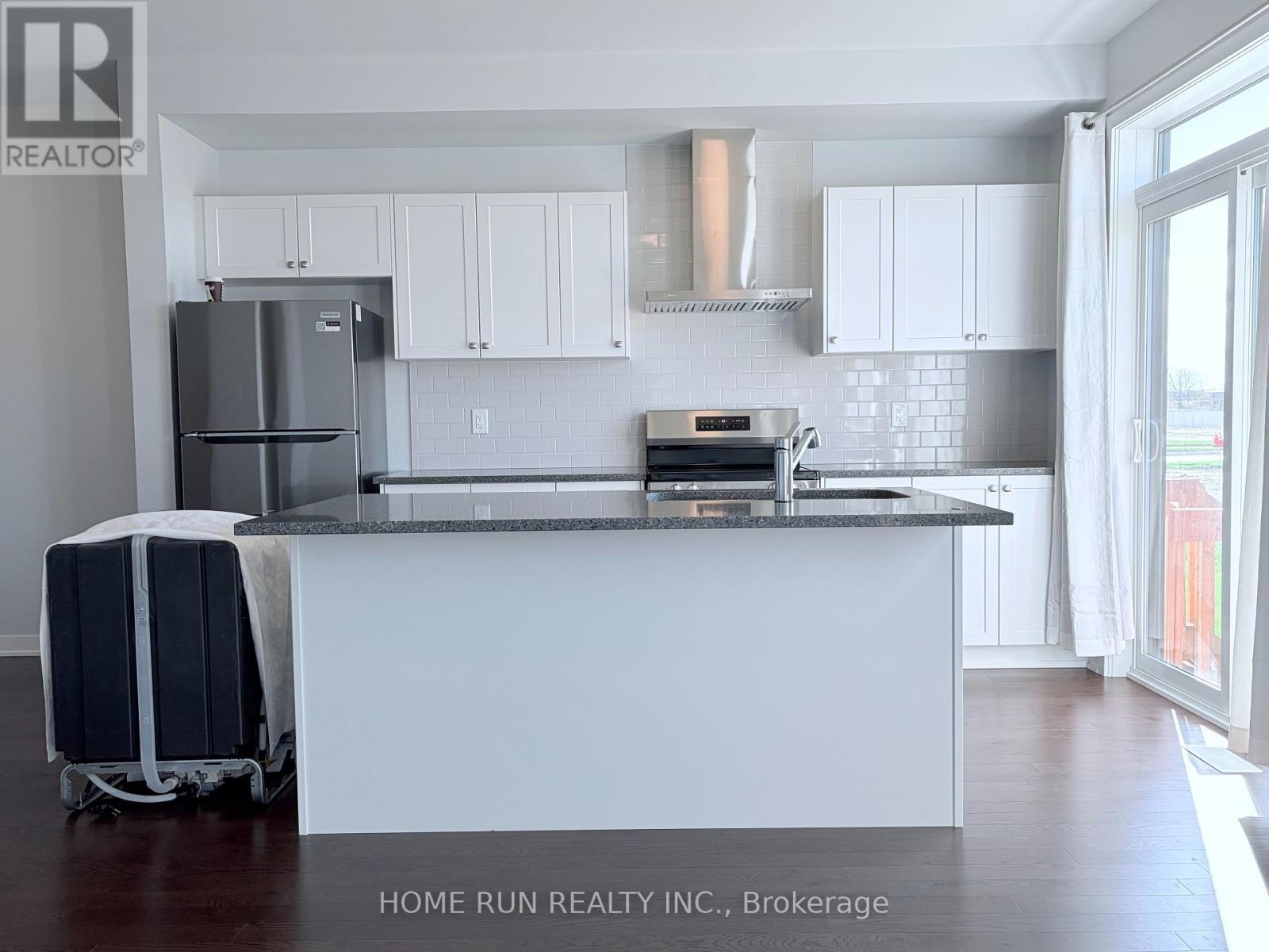 109 Tonic Crescent, Ottawa, Ontario K2K 0N1 - Photo 8 - X12496632