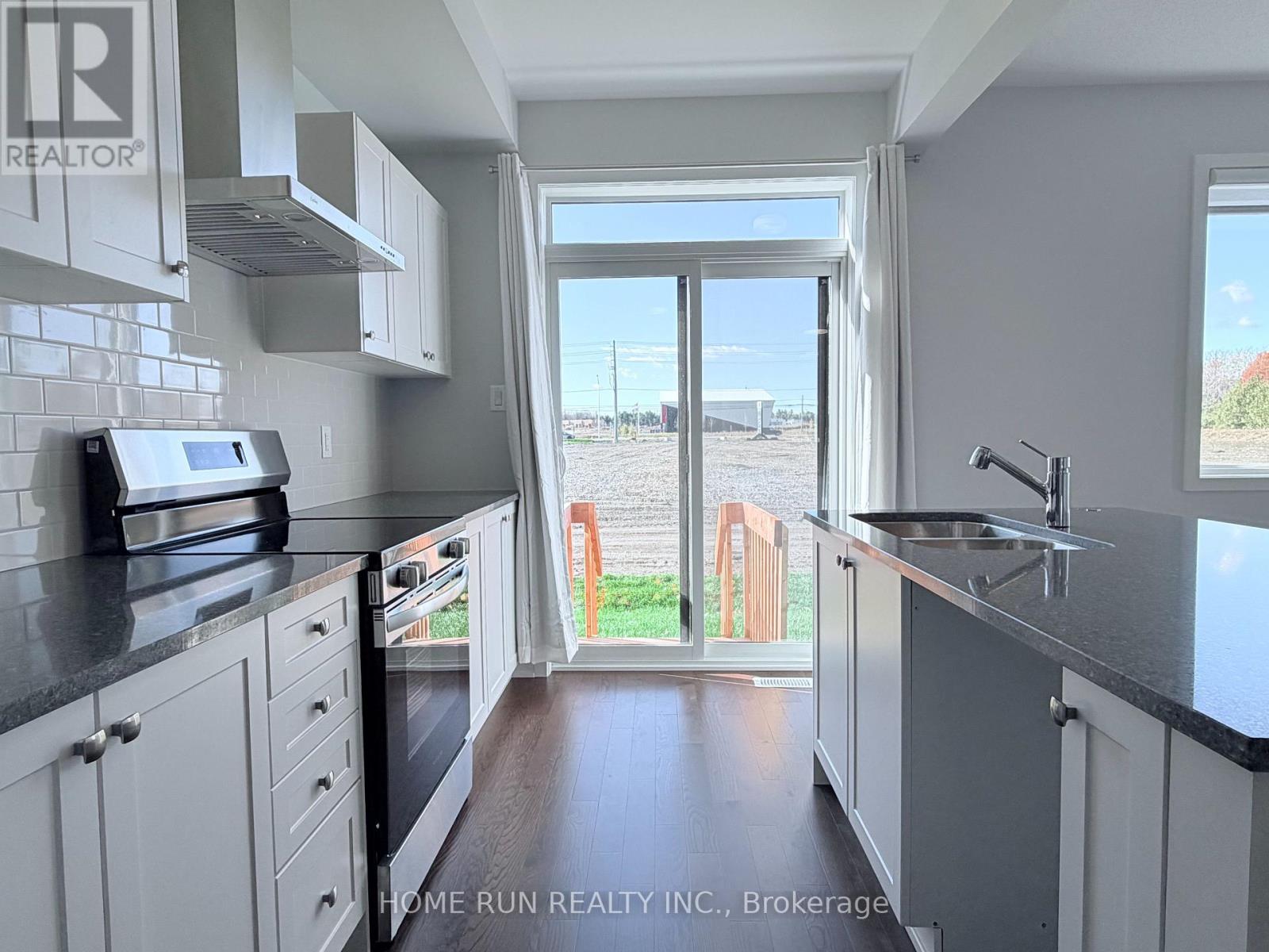 109 Tonic Crescent, Ottawa, Ontario K2K 0N1 - Photo 7 - X12496632