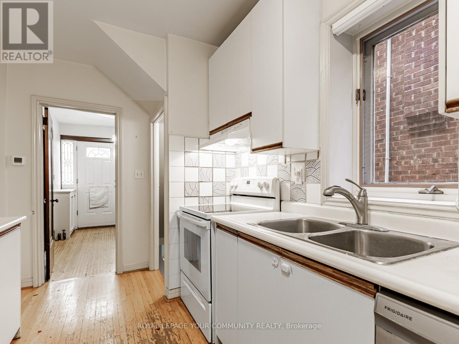 316 Jedburgh Road, Toronto, Ontario  M5M 3K8 - Photo 12 - C12509246