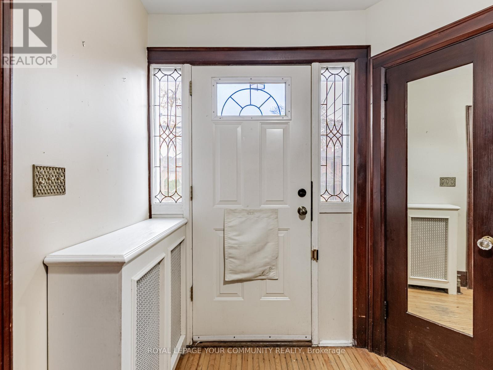 316 Jedburgh Road, Toronto, Ontario  M5M 3K8 - Photo 4 - C12509246