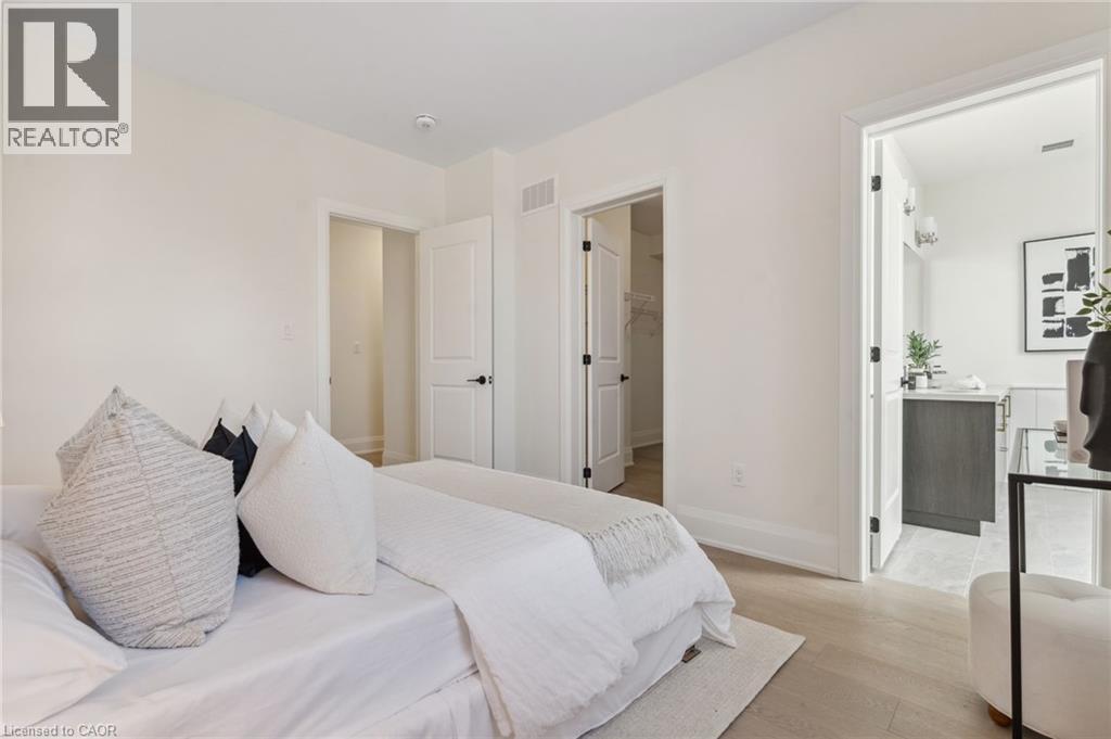 2282 Sovereign Street, Oakville, Ontario  L6L 0H9 - Photo 17 - 40758510