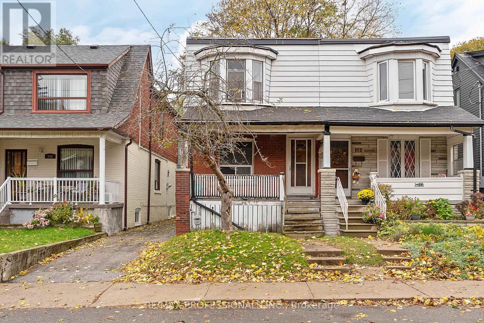 110 Bastedo Avenue, Toronto, Ontario M4C 3N1 - Photo 2 - E12509214