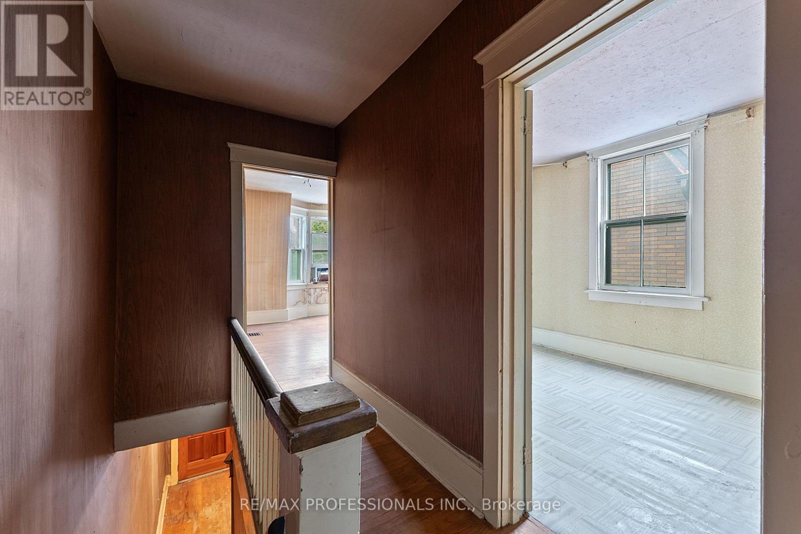 110 Bastedo Avenue, Toronto, Ontario M4C 3N1 - Photo 20 - E12509214