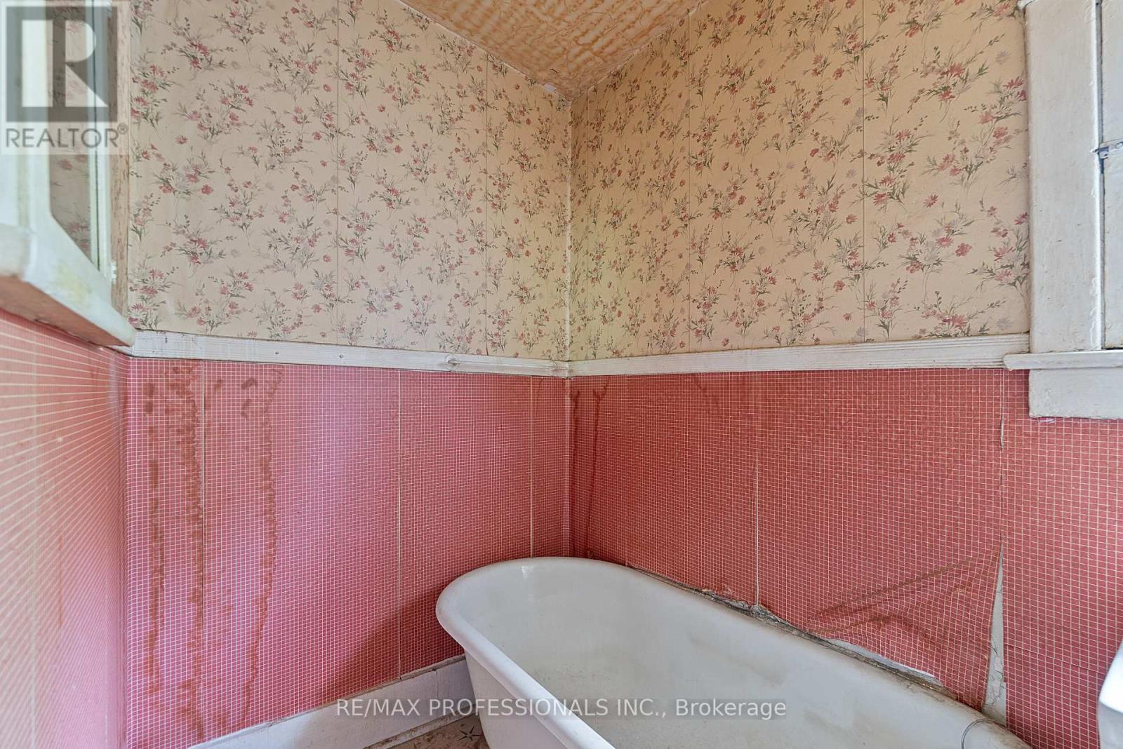 110 Bastedo Avenue, Toronto, Ontario M4C 3N1 - Photo 30 - E12509214