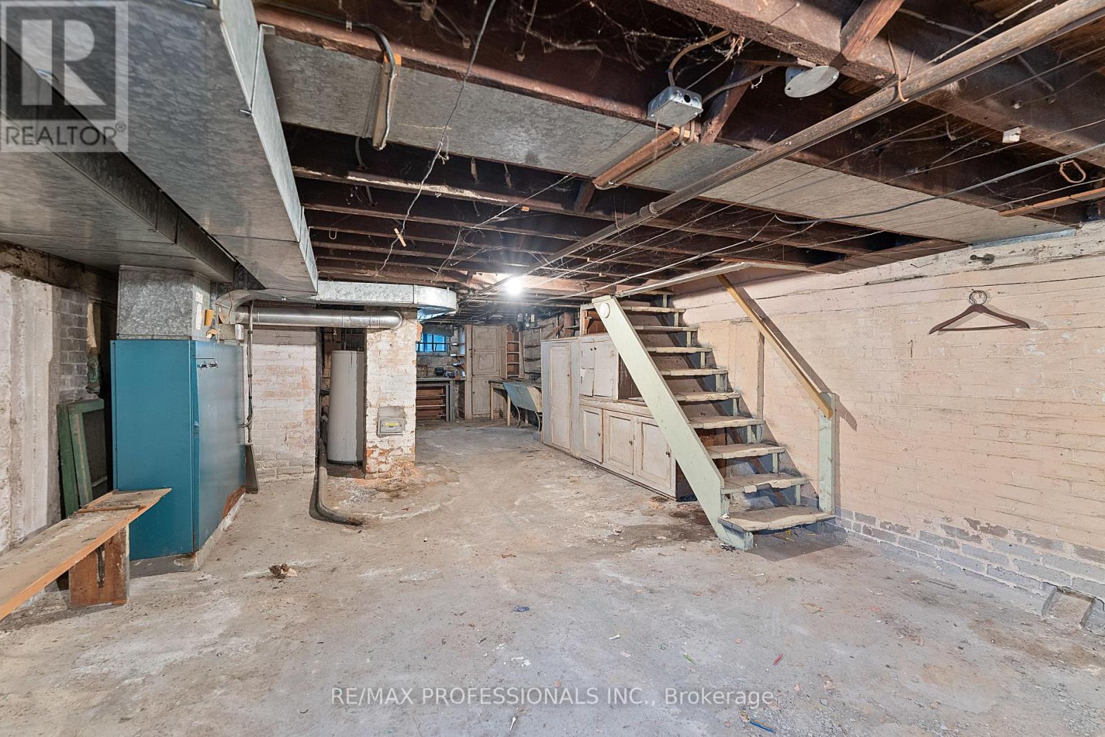 110 Bastedo Avenue, Toronto, Ontario M4C 3N1 - Photo 33 - E12509214