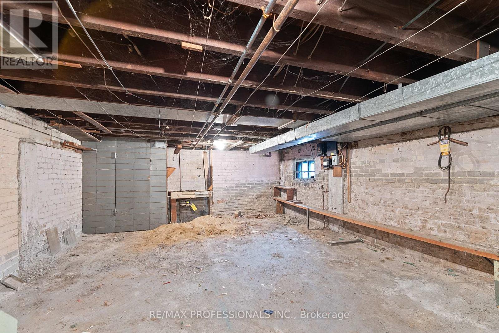 110 Bastedo Avenue, Toronto, Ontario M4C 3N1 - Photo 34 - E12509214