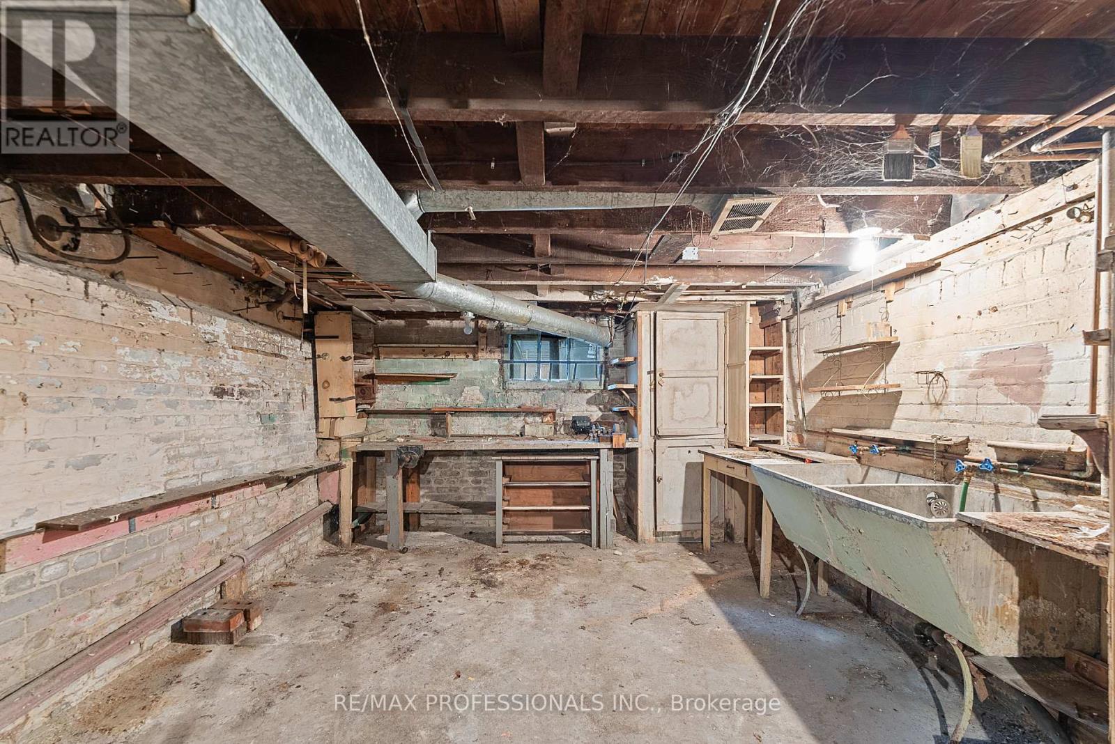 110 Bastedo Avenue, Toronto, Ontario M4C 3N1 - Photo 35 - E12509214