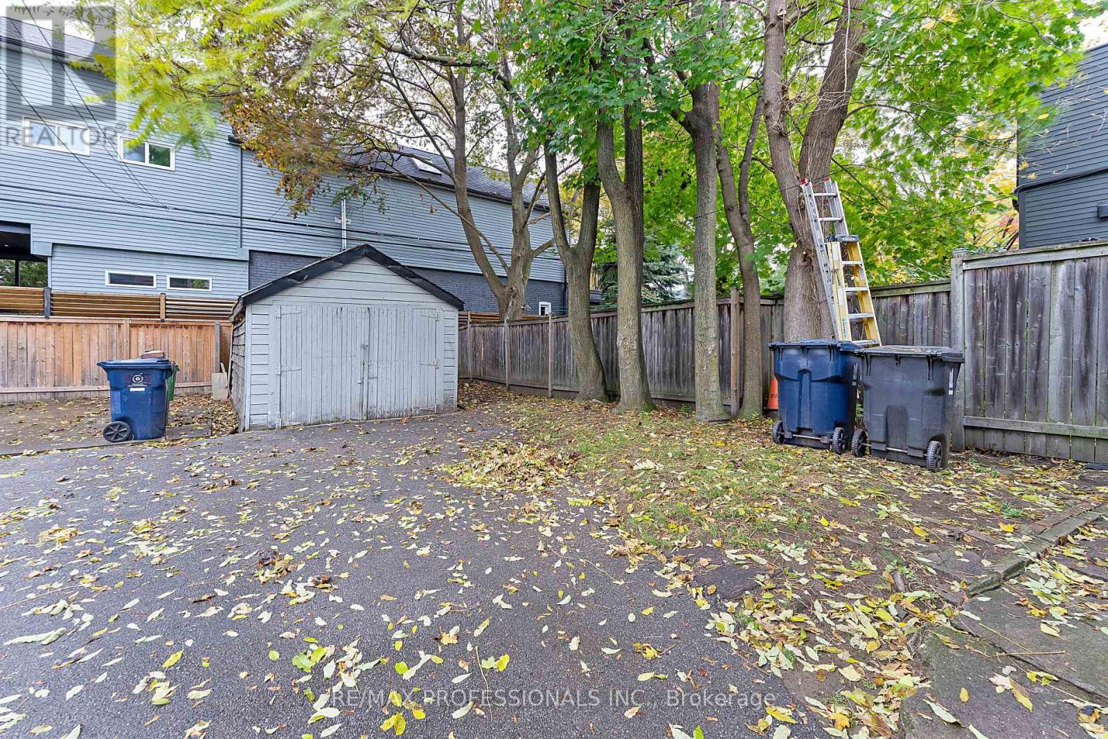 110 Bastedo Avenue, Toronto, Ontario M4C 3N1 - Photo 36 - E12509214