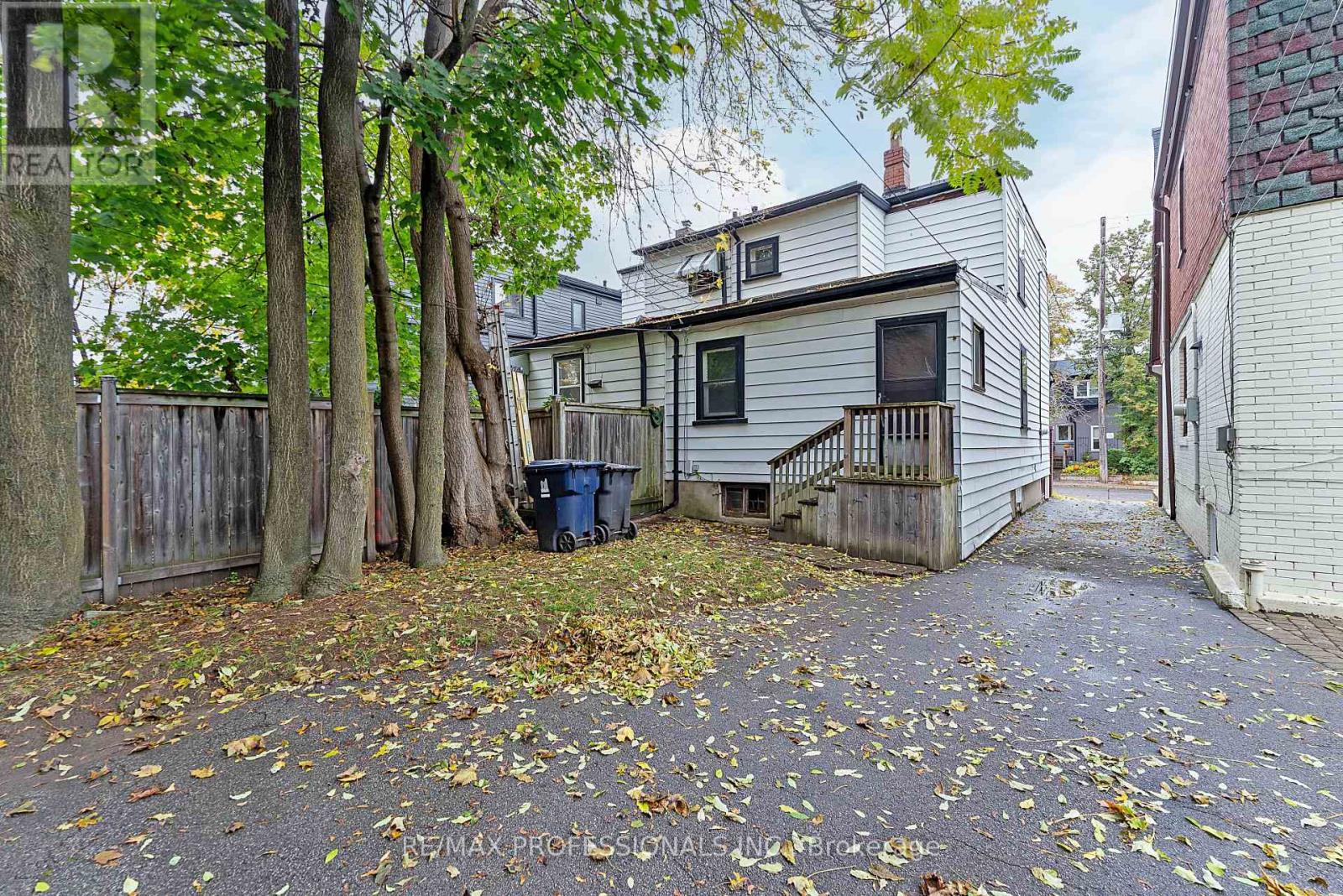 110 Bastedo Avenue, Toronto, Ontario M4C 3N1 - Photo 38 - E12509214