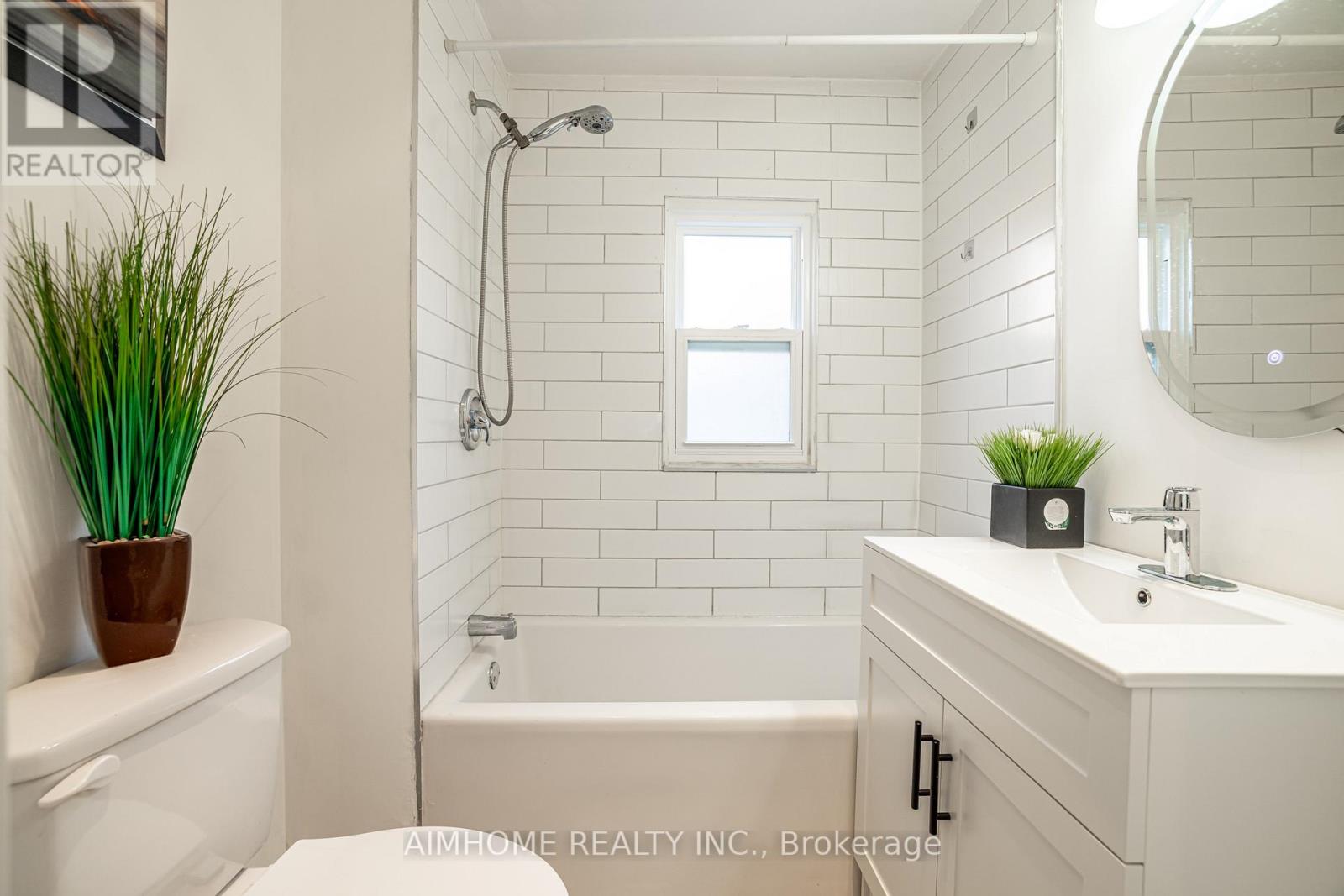 497 Dawes Road, Toronto, Ontario  M4B 2G5 - Photo 11 - E12509396