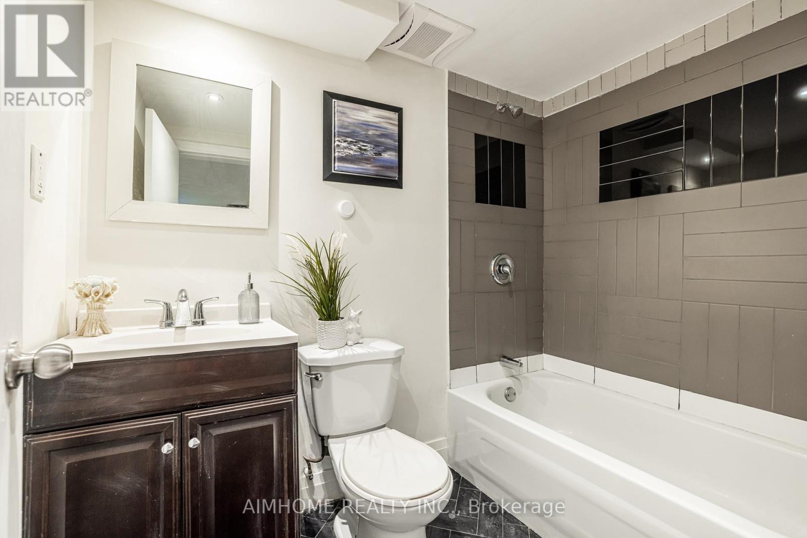 497 Dawes Road, Toronto, Ontario  M4B 2G5 - Photo 17 - E12509396