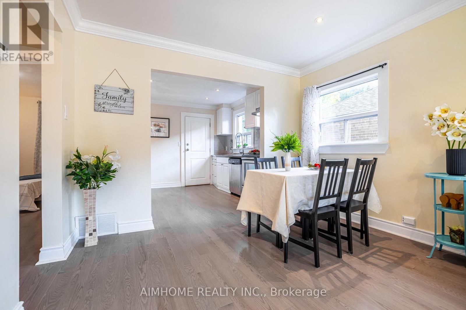 497 Dawes Road, Toronto, Ontario  M4B 2G5 - Photo 5 - E12509396