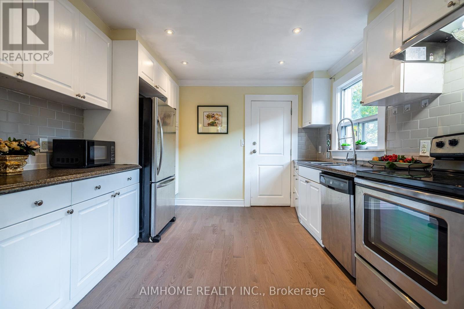 497 Dawes Road, Toronto, Ontario  M4B 2G5 - Photo 6 - E12509396