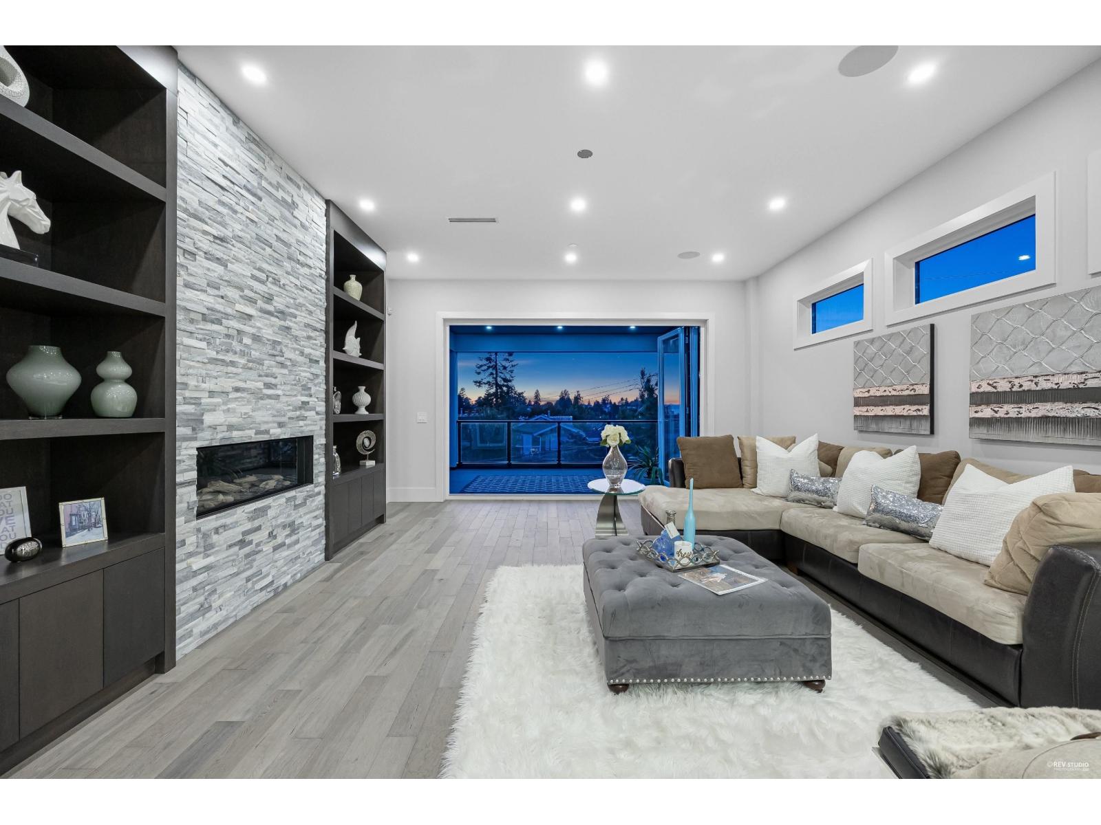 Property at 838 STEVENS STREET image 3