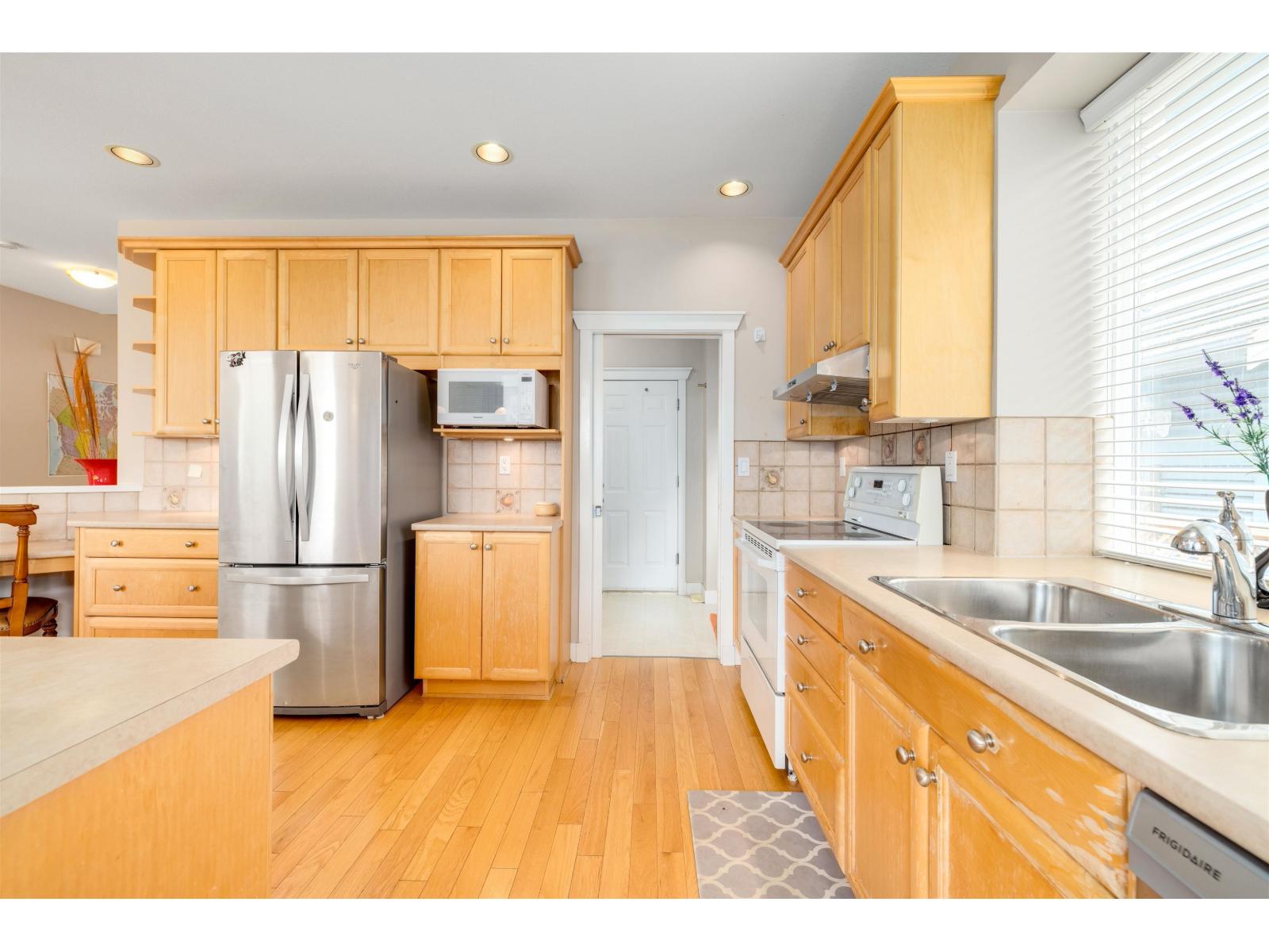 15418 33a Avenue, Surrey, British Columbia  V3Z 0K6 - Photo 7 - R3063332