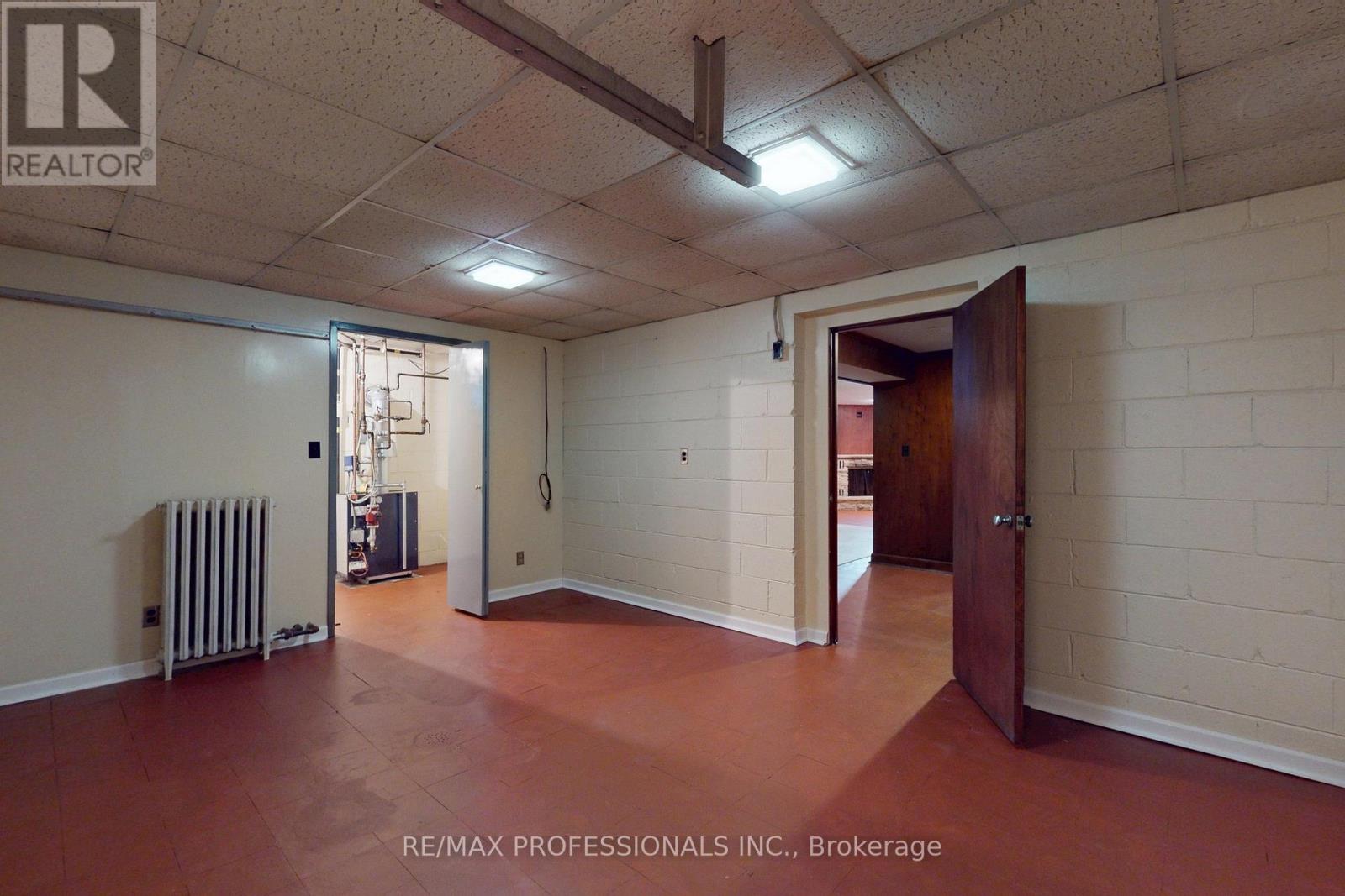 110 Shaver Avenue N, Toronto, Ontario  M9B 4N8 - Photo 28 - W12502270