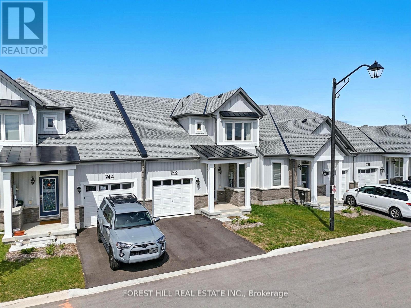 742 - 742 Trumbley Place S, Innisfil, Ontario  L9S 0S1 - Photo 2 - N12509250