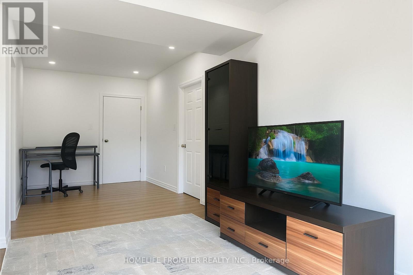 #2 - 43 Kenneth Ross Bend, East Gwillimbury, Ontario L9N 0T7 - Photo 4 - N12509344