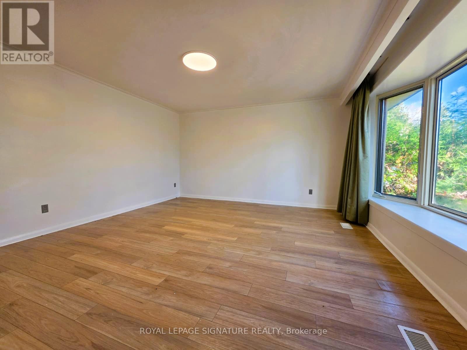 57 Foreht Crescent, Aurora, Ontario  L4G 3E9 - Photo 6 - N12509388