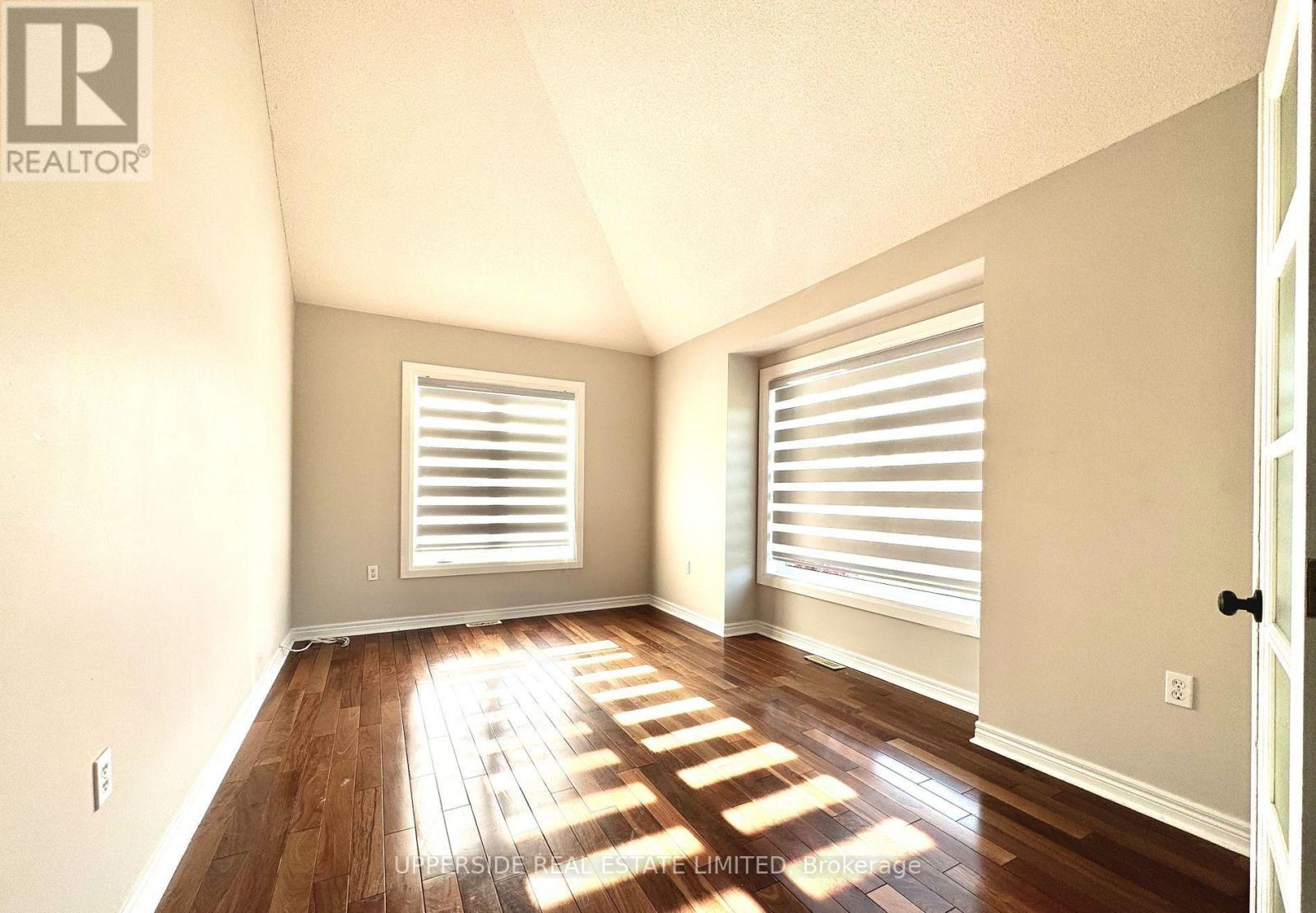 Upper - 46 Country Lane, Barrie (Painswick South), Ontario  L4N 0E8 - Photo 4 - S12509242