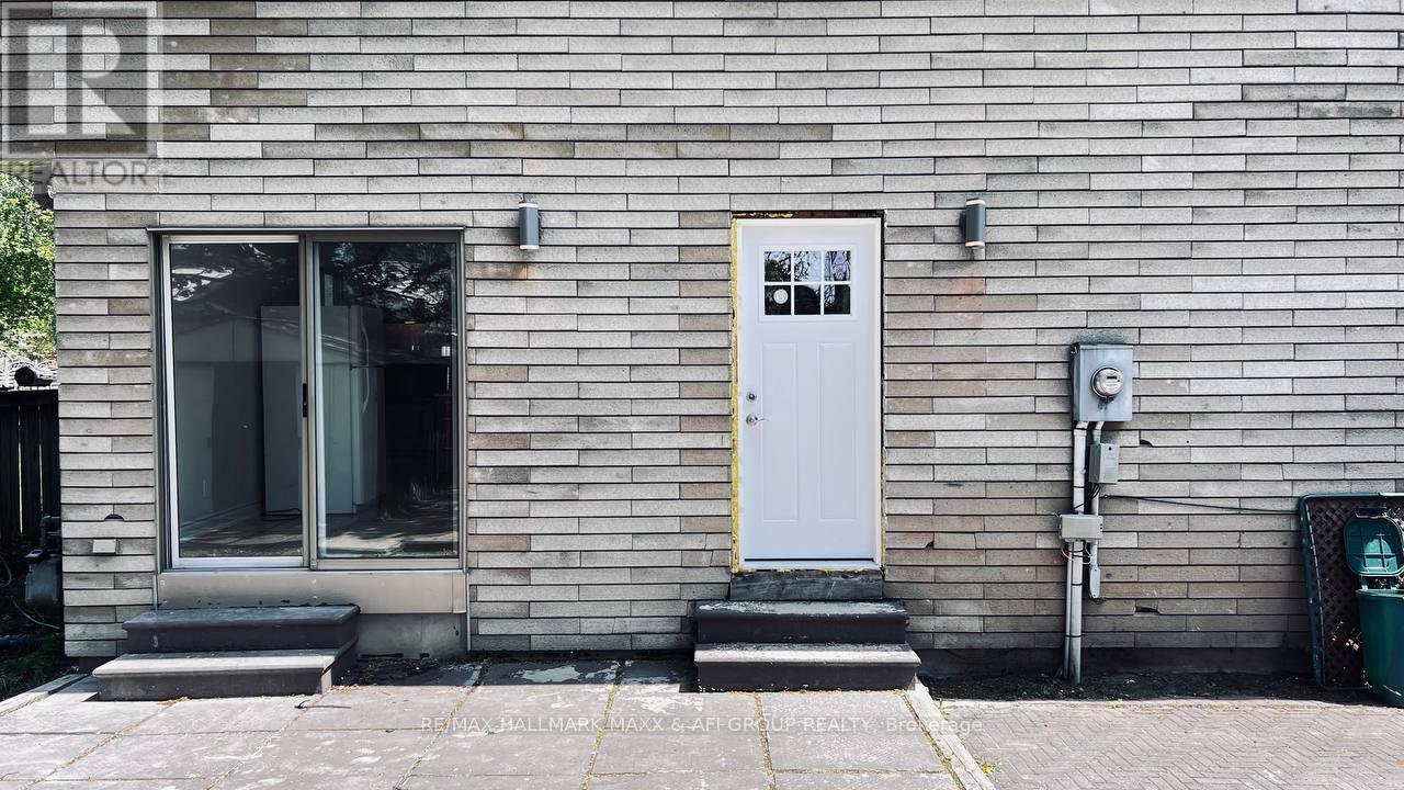 Unit A - 82 Sanford Street, Barrie (Sanford), Ontario  L4N 3C5 - Photo 2 - S12509408