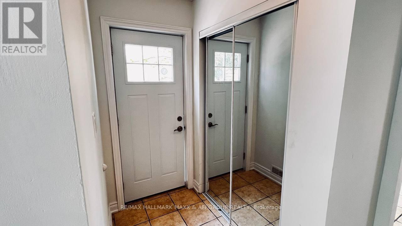 Unit A - 82 Sanford Street, Barrie (Sanford), Ontario  L4N 3C5 - Photo 4 - S12509408