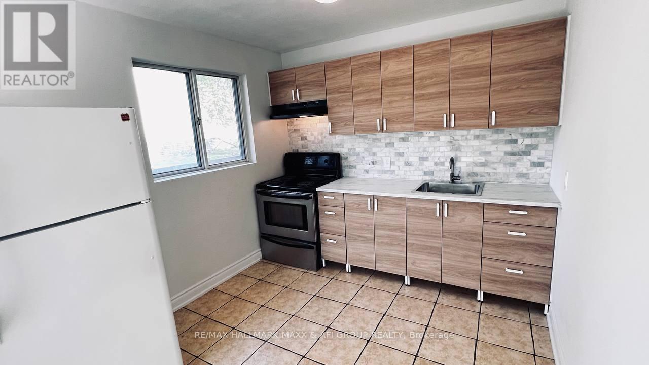 Unit A - 82 Sanford Street, Barrie (Sanford), Ontario  L4N 3C5 - Photo 5 - S12509408