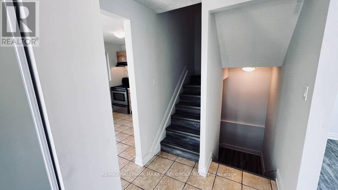 Unit A - 82 Sanford Street, Barrie (Sanford), Ontario  L4N 3C5 - Photo 8 - S12509408