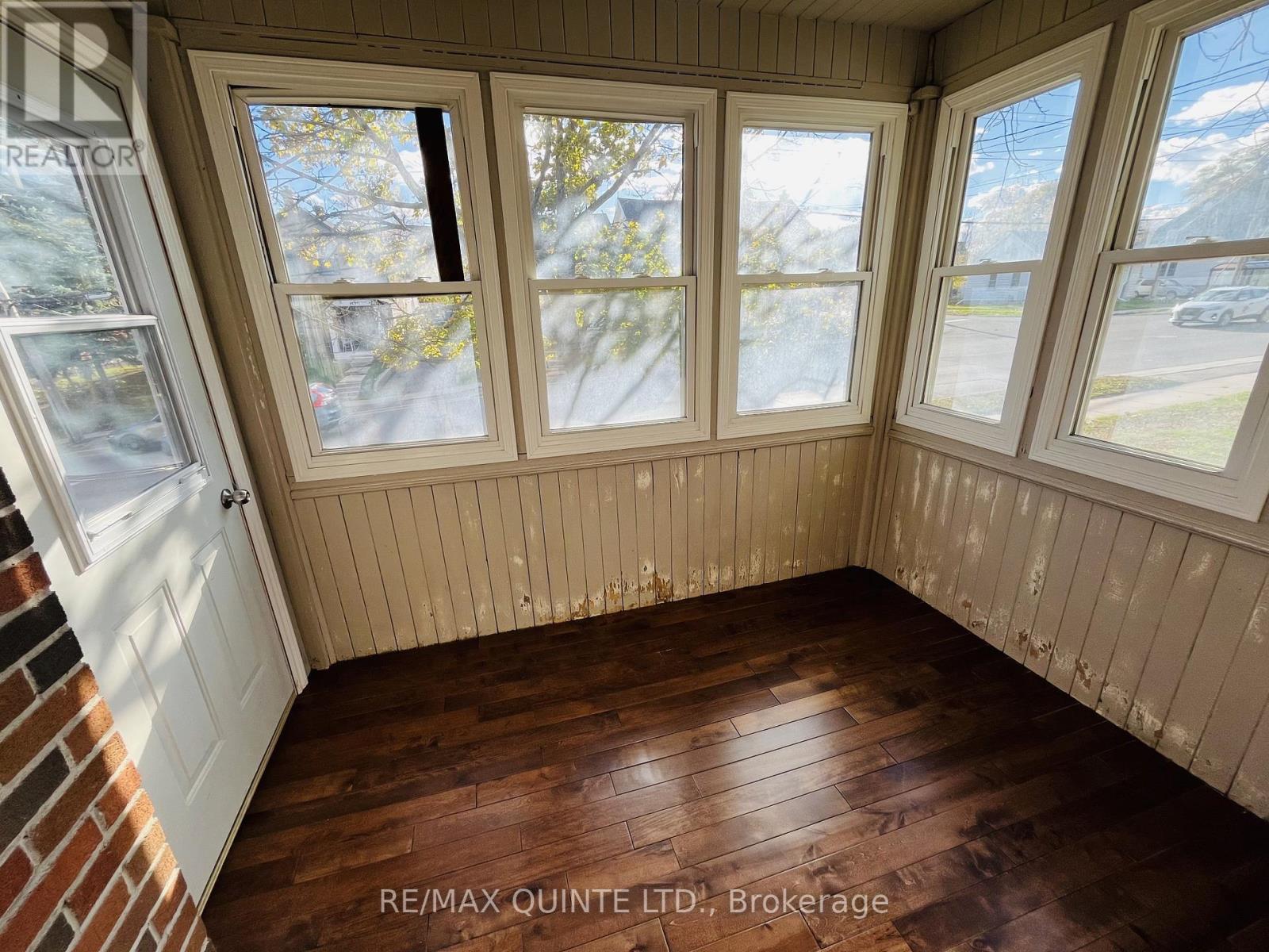 110 Moira Street W, Belleville, Ontario K8P 1S9 - Photo 4 - X12385701