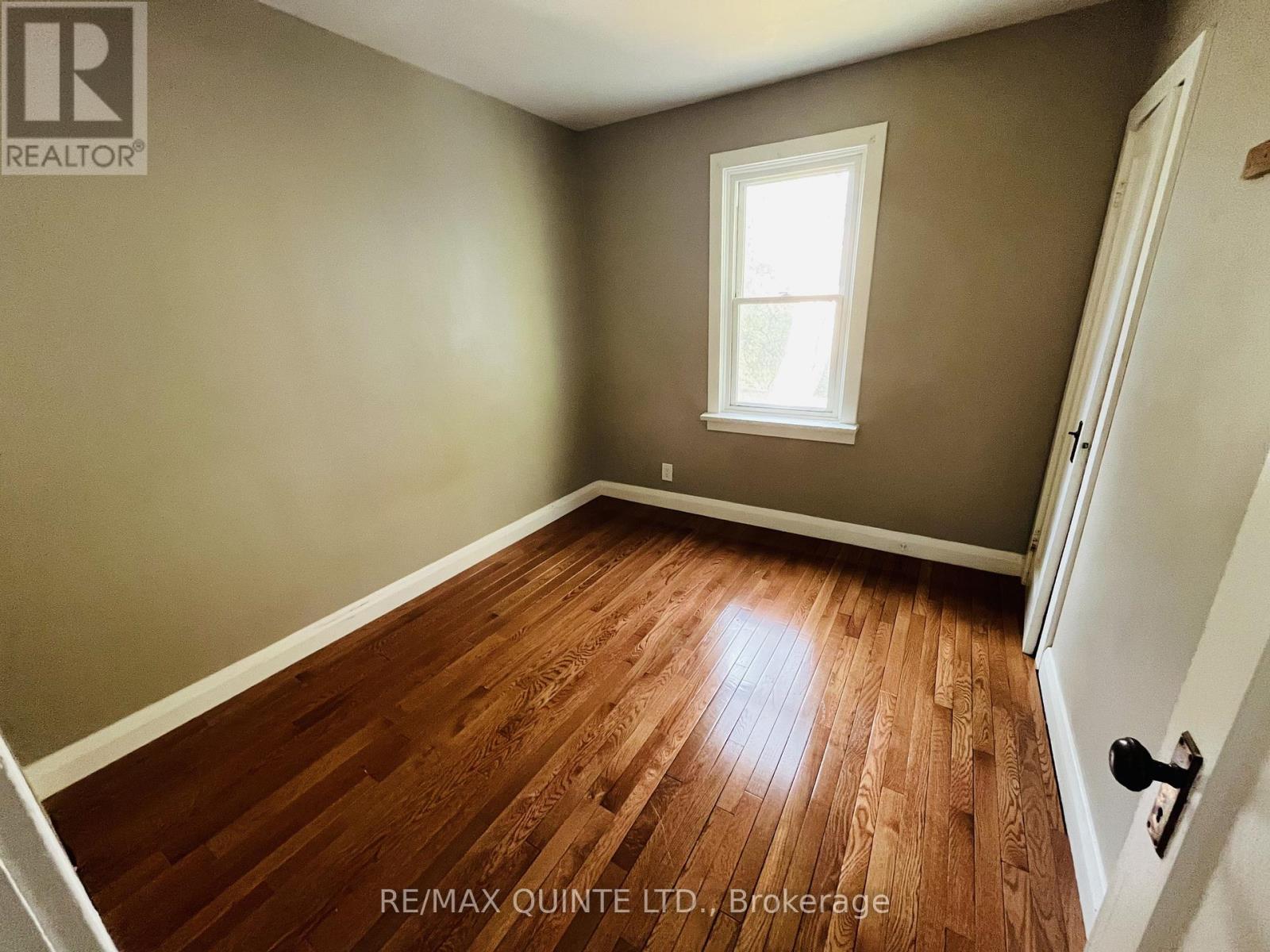 110 Moira Street W, Belleville, Ontario K8P 1S9 - Photo 10 - X12385701