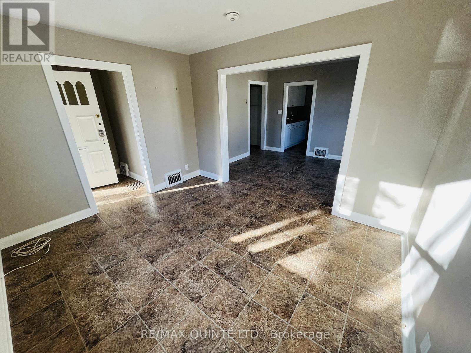 110 Moira Street W, Belleville, Ontario K8P 1S9 - Photo 6 - X12385701