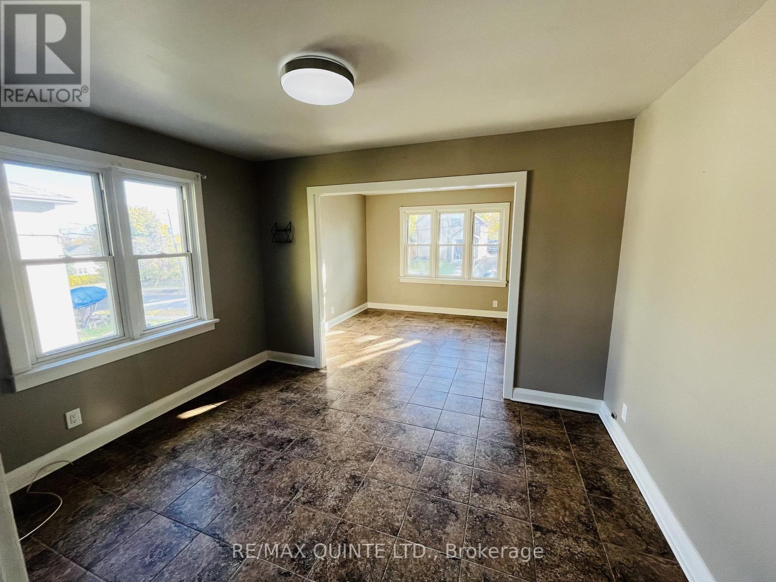 110 Moira Street W, Belleville, Ontario K8P 1S9 - Photo 5 - X12385701