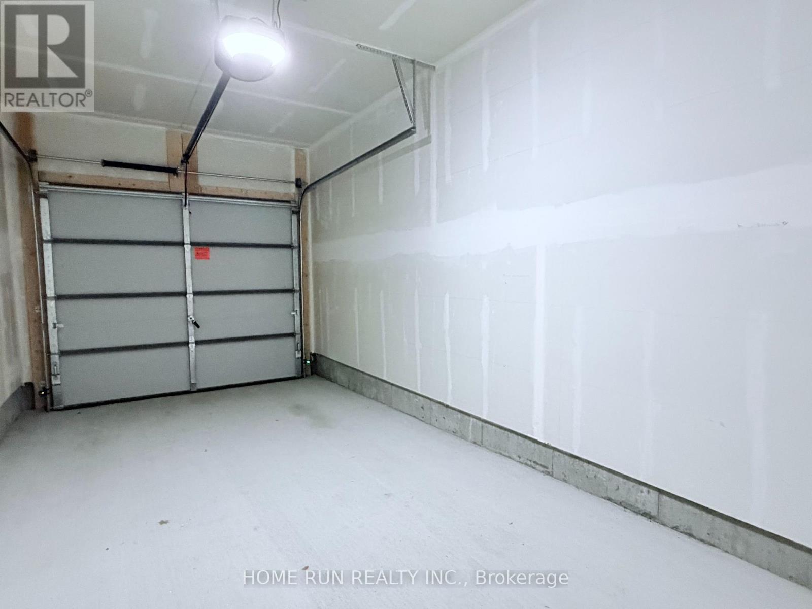 109 Tonic Crescent, Ottawa, Ontario K2K 0N1 - Photo 32 - X12496632