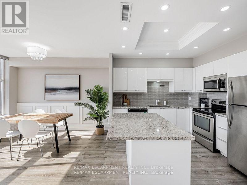 Uph7 - 880 Dundas Street W, Mississauga, Ontario  L5C 4H3 - Photo 10 - W12509082