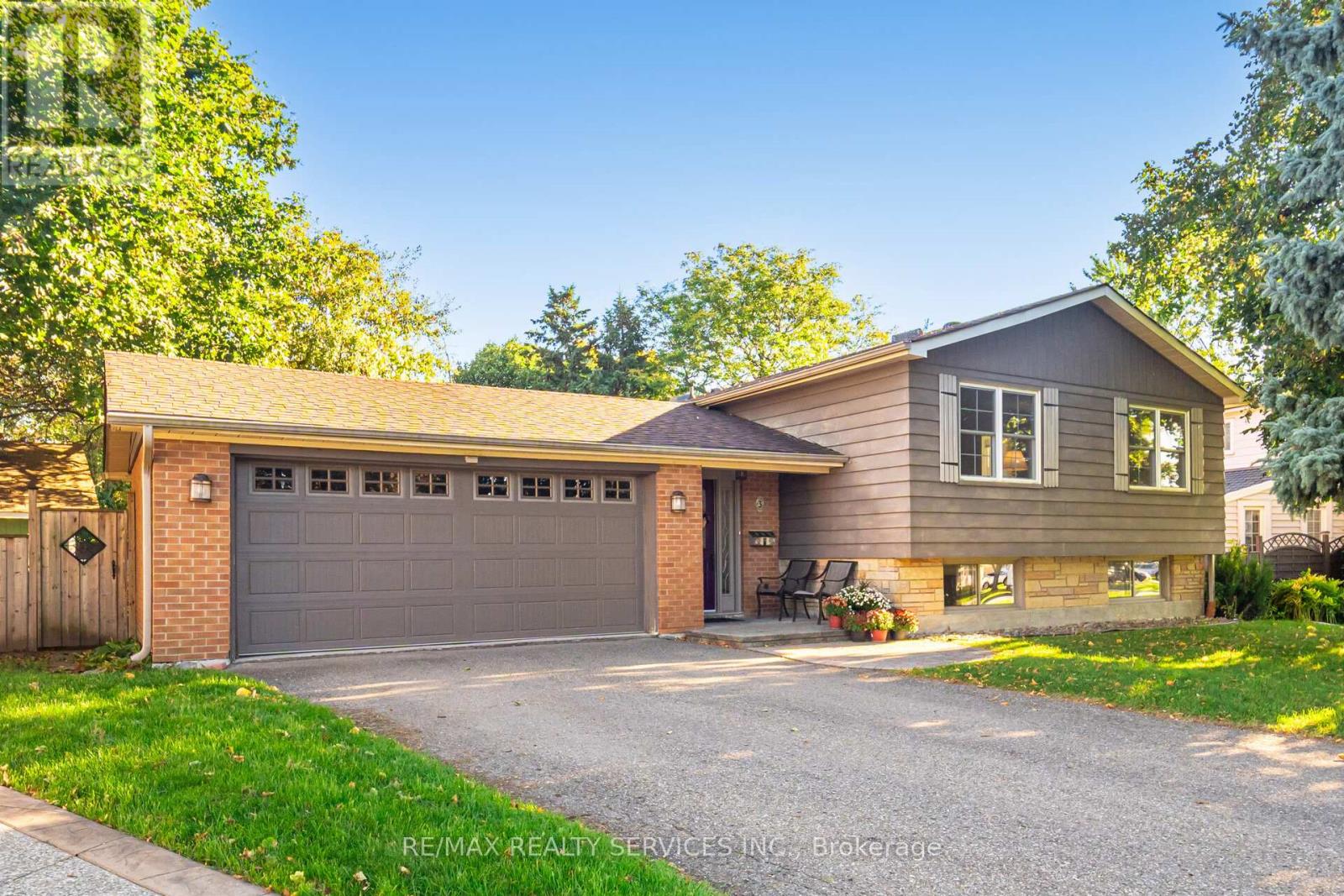 3 CONWAY COURT, Brampton, Ontario