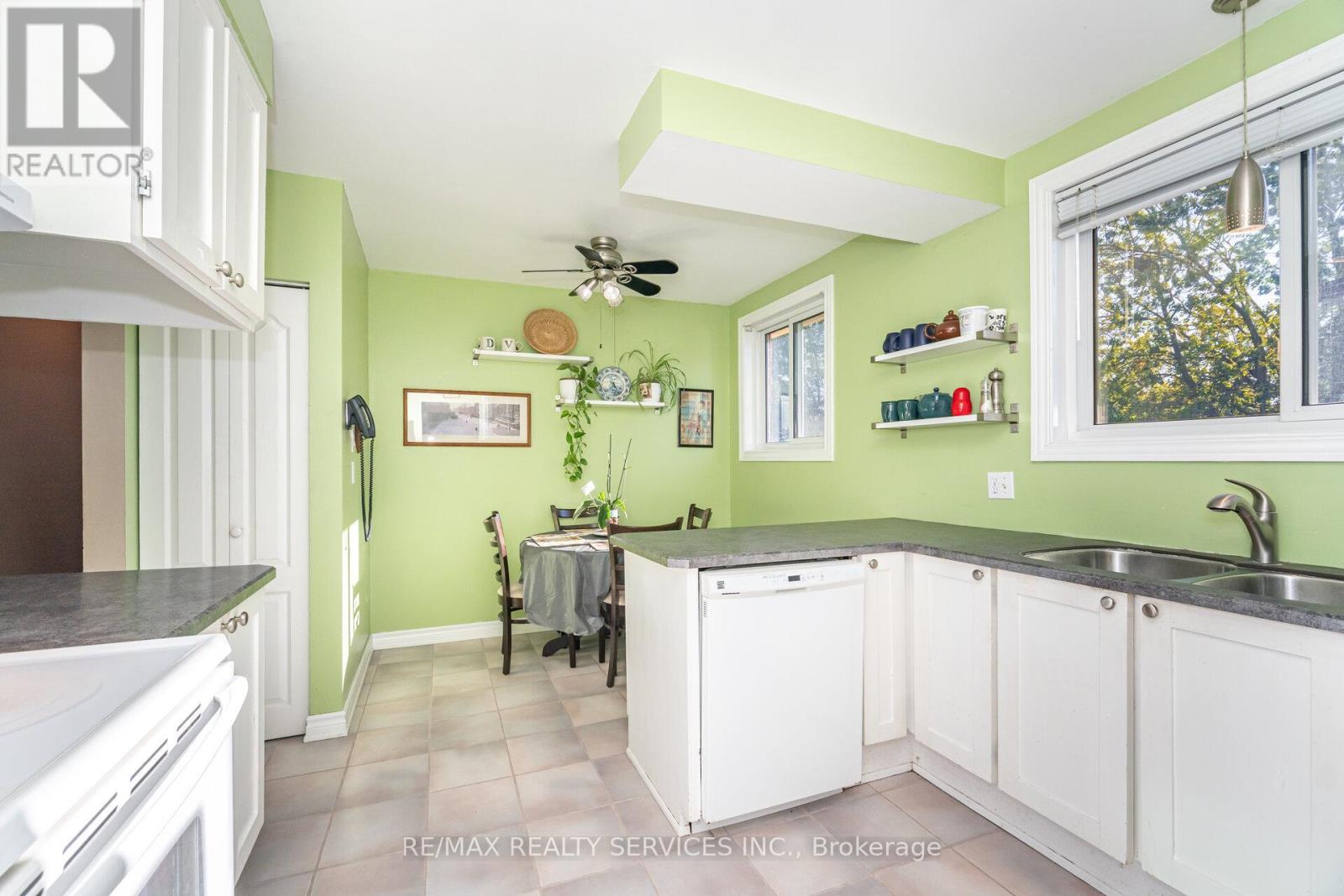 3 Conway Court, Brampton, Ontario  L6T 1Z5 - Photo 11 - W12509104