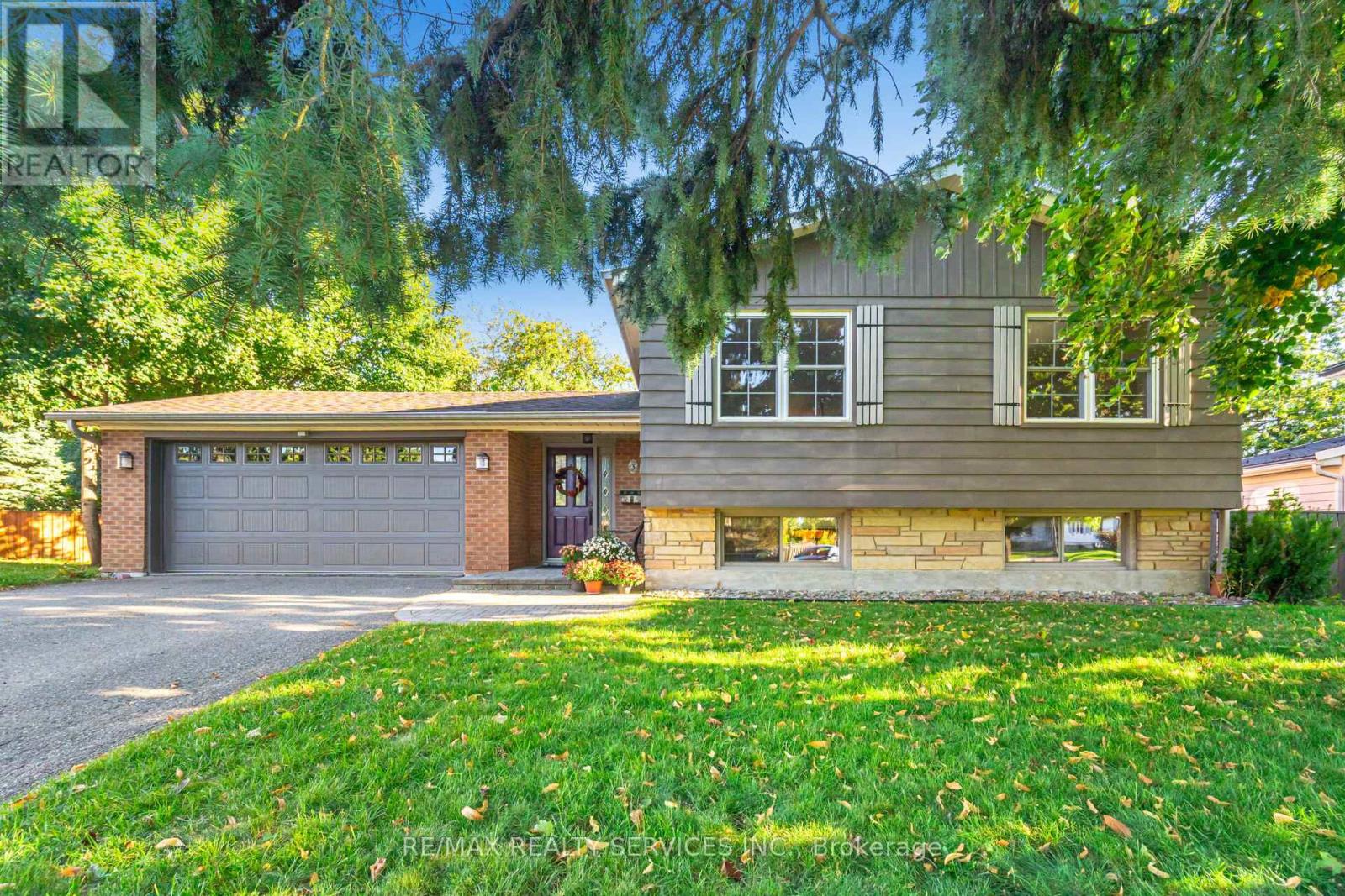 3 Conway Court, Brampton, Ontario  L6T 1Z5 - Photo 3 - W12509104