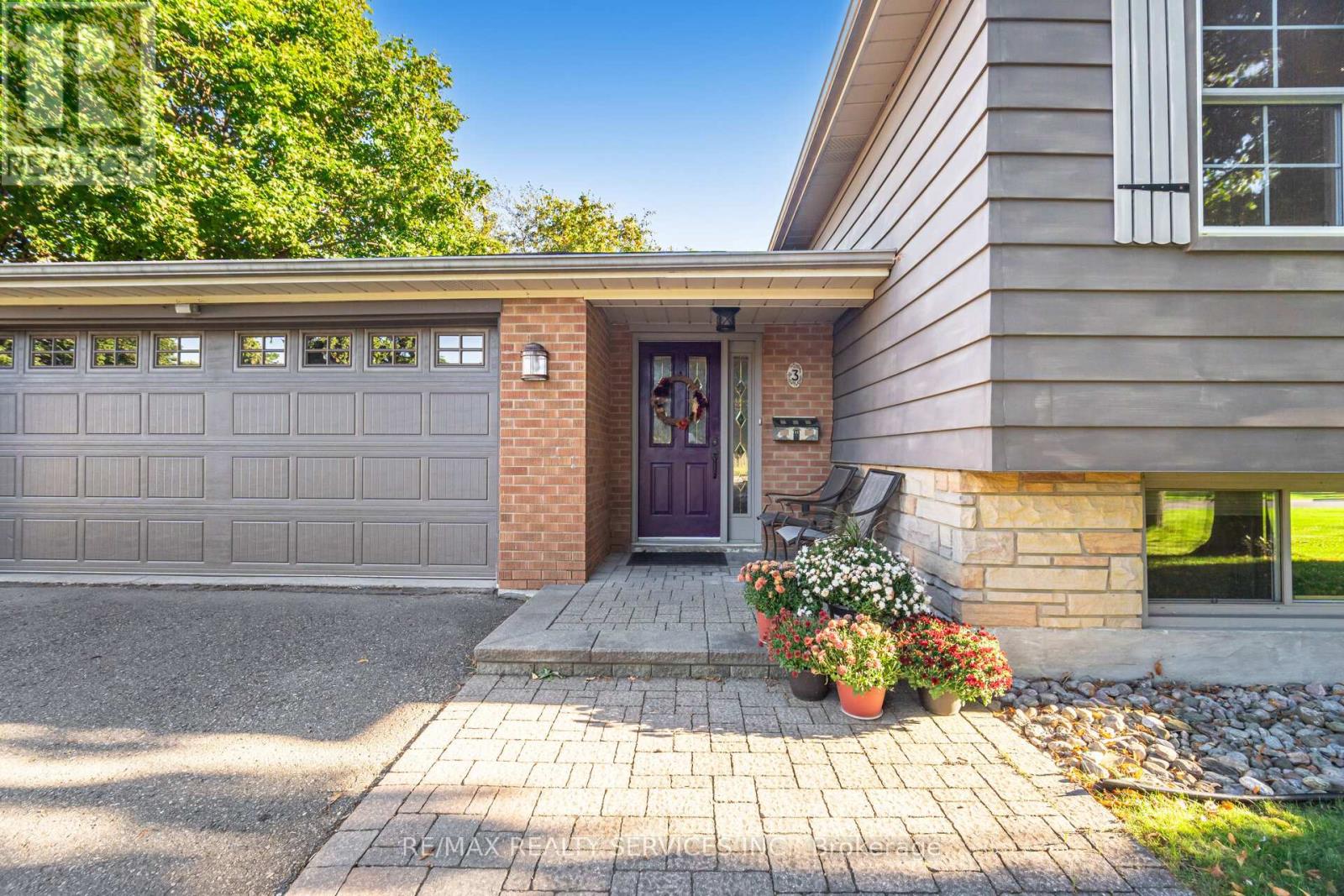 3 Conway Court, Brampton, Ontario  L6T 1Z5 - Photo 5 - W12509104